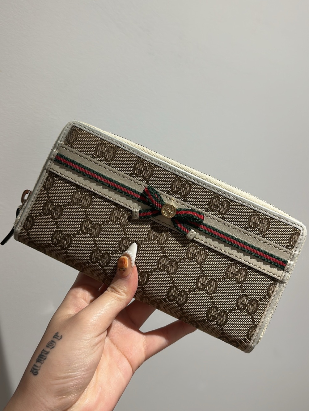 Gucci Beige GG Canvas Zip Wallet with Green-Red Web and Bow